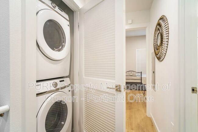 Building Photo - 6794 N McKenna Ave