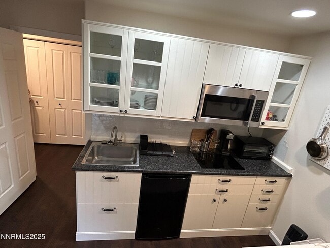 Building Photo - 655 E Riverview Cir