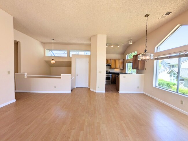 Building Photo - 347 Lagoon Cir