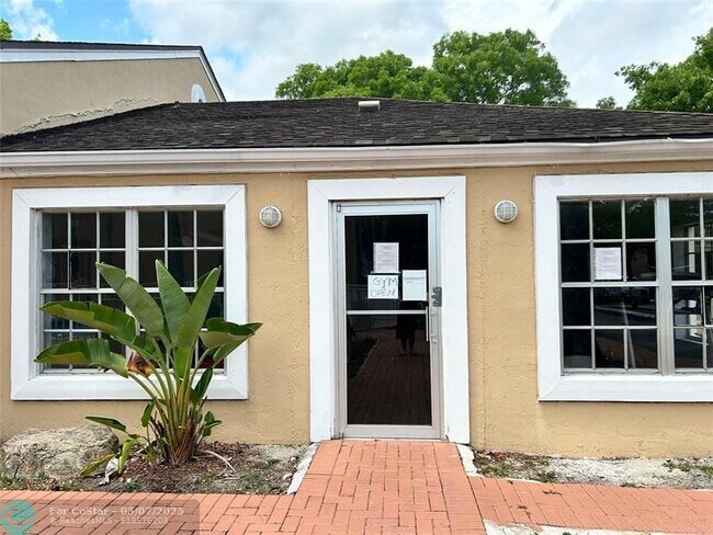 Building Photo - 2205 SW 80th Terrace