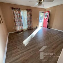 Building Photo - 113 Susan Ave