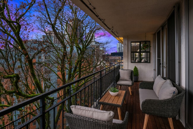 Building Photo - 1000 Union St