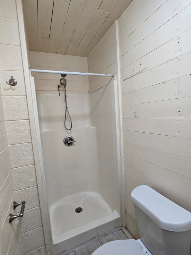 Building Photo - 310 E Defee Ave