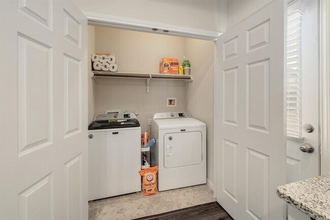 Building Photo - 10709 Blacket Dr