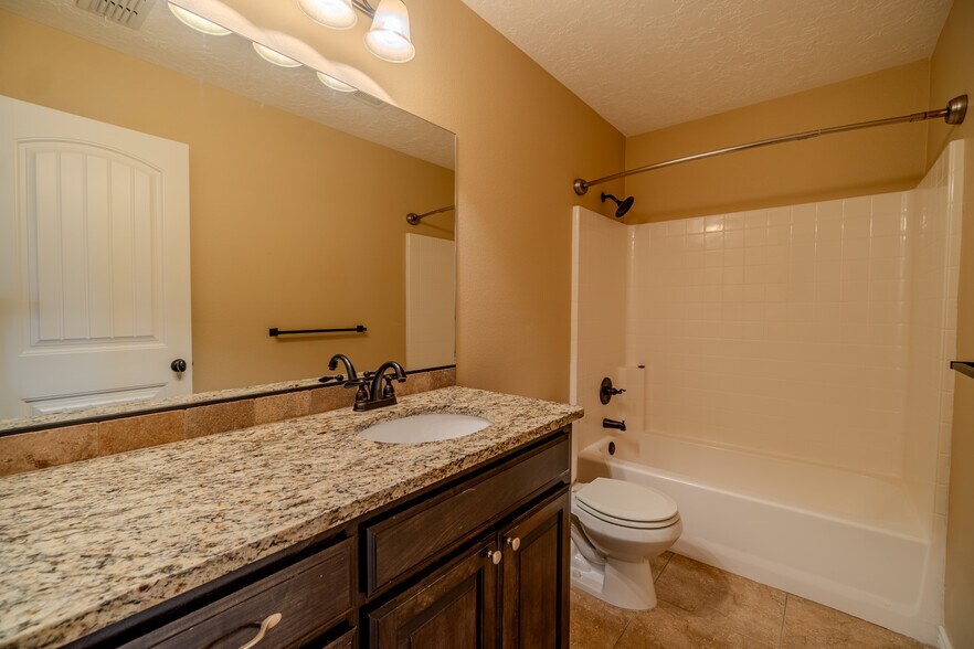 Building Photo - 2412 Cobblestone Cir