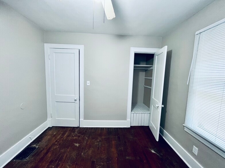 Building Photo - 1735 W Hill St