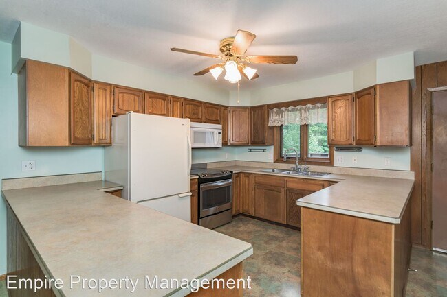 Building Photo - 3 br, 2 bath House - 845 Birch Hill Road