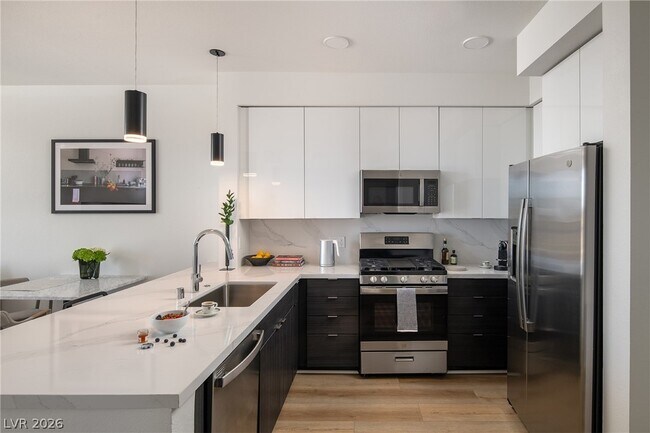 Building Photo - 11055 S Las Vegas Blvd