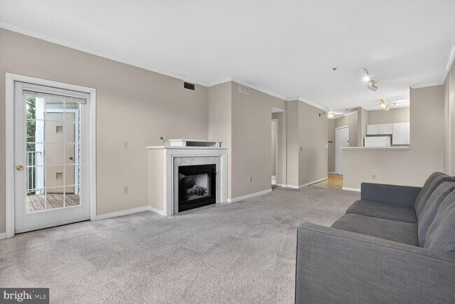 Building Photo - 1645 International Dr