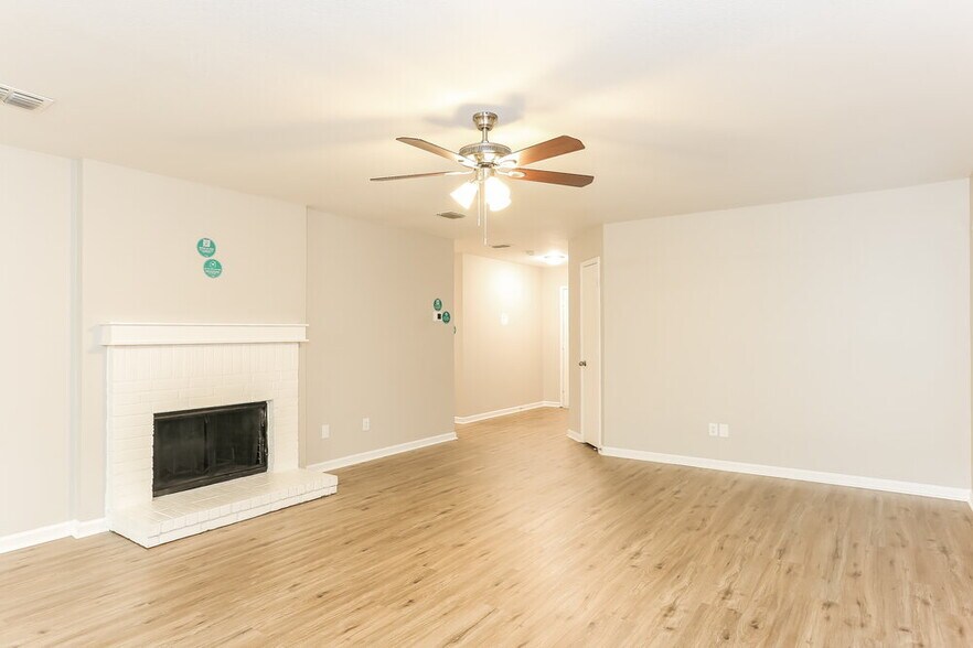Building Photo - 8126 Stowe Springs Ln