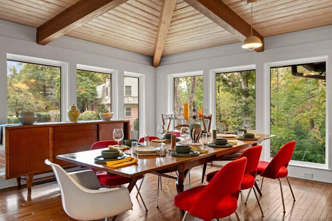 Building Photo - 2720 N Fillmore St