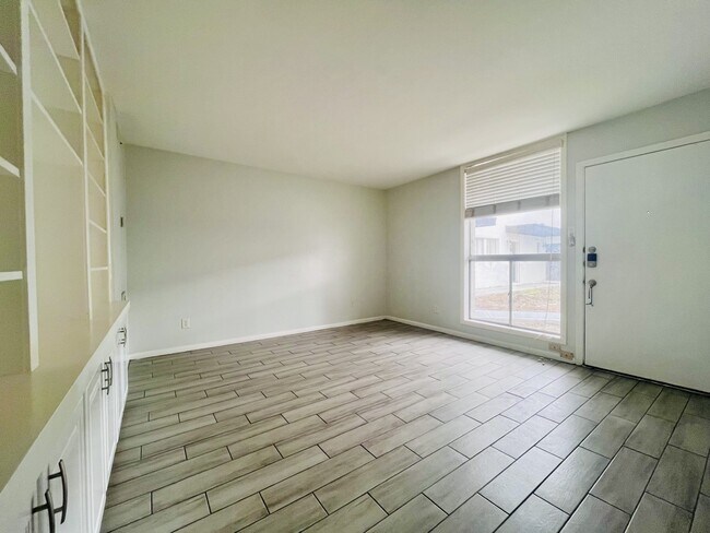 Building Photo - 5123 Del Monte Dr