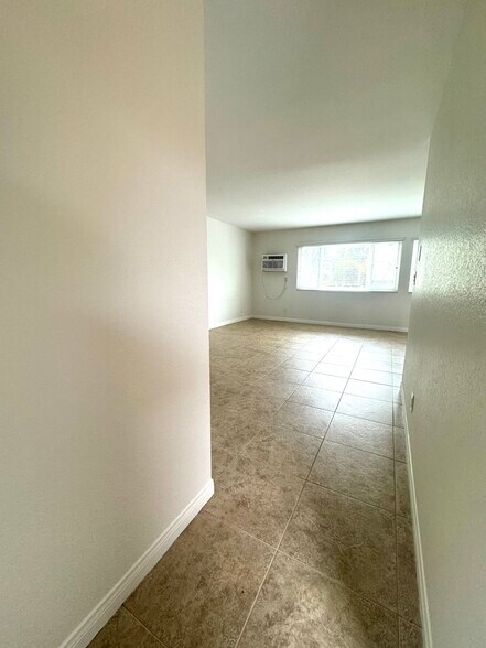 Building Photo - 18535 Saticoy St