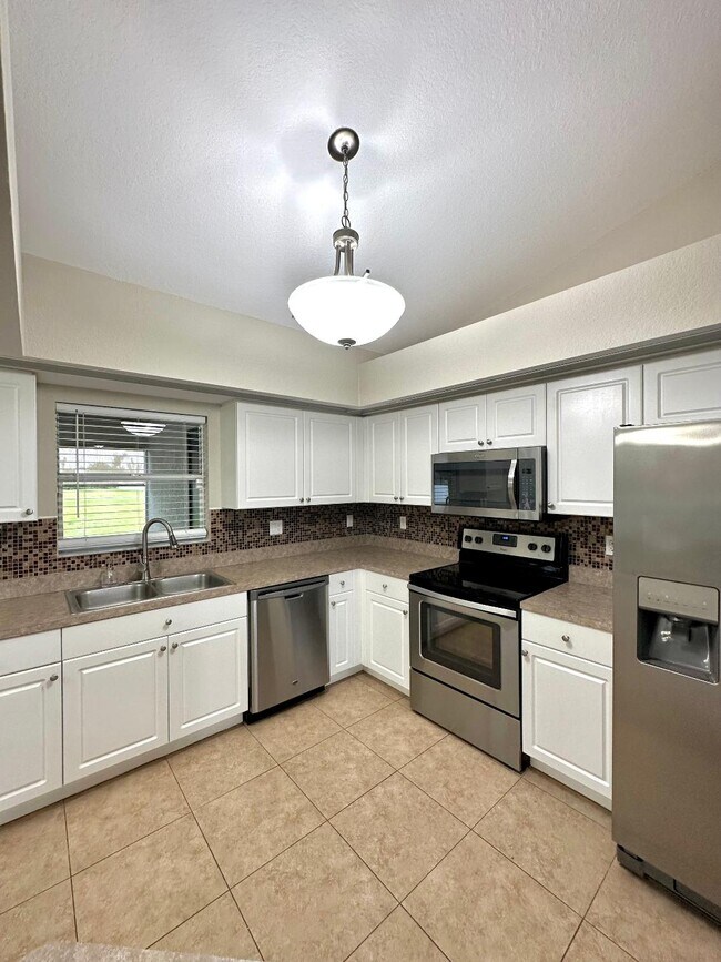 Building Photo - 2931 NW 9th Terrace