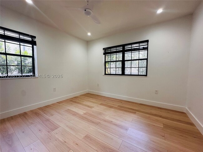 Building Photo - 1470 Lincoln Terrace