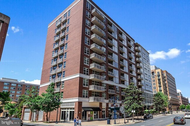 Building Photo - 157 Fleet St