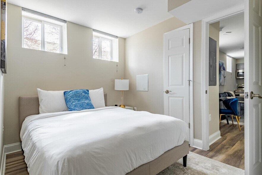 Building Photo - 708 North Carolina Ave SE