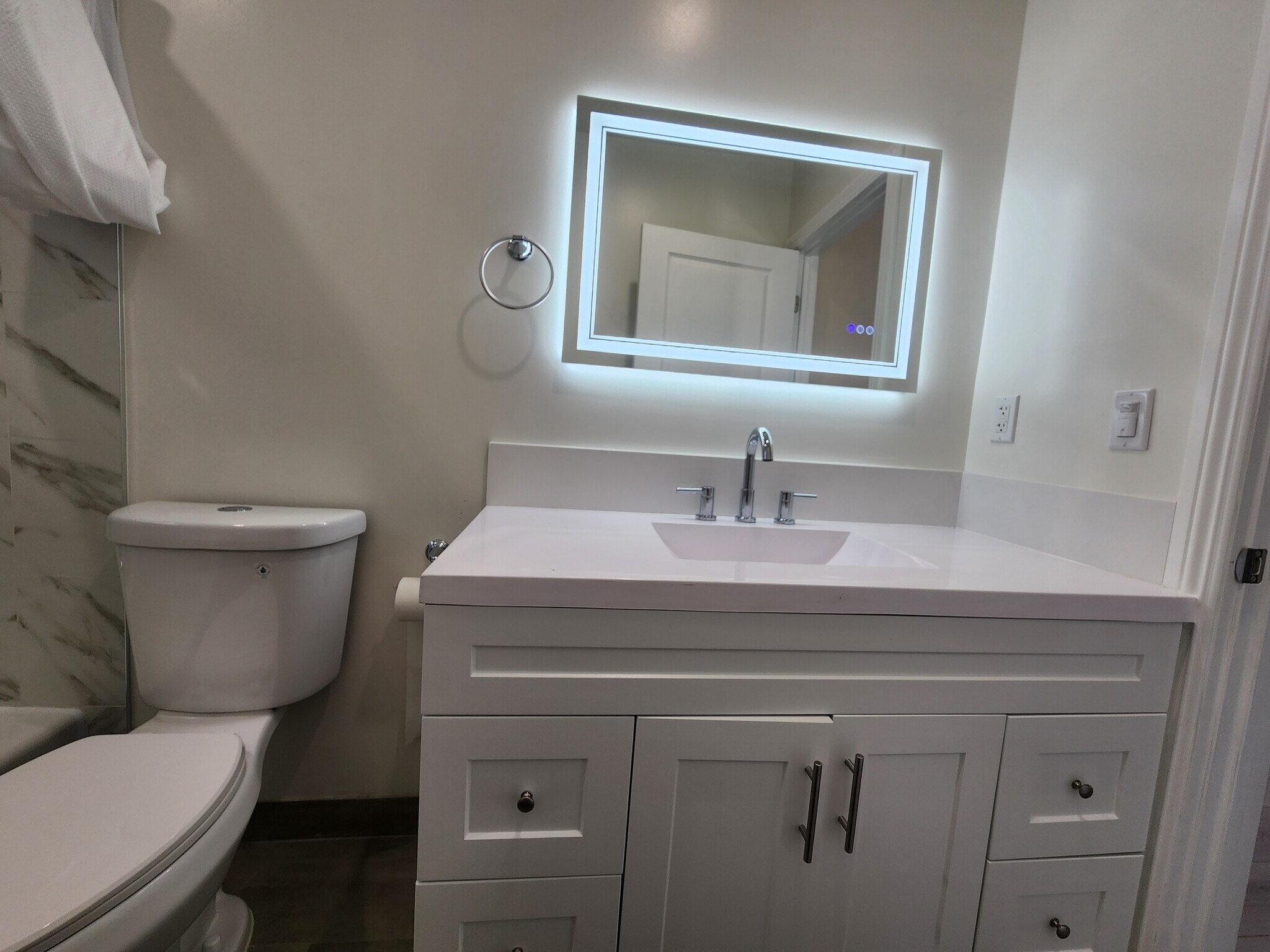 Building Photo - 10941 Walnut Dr