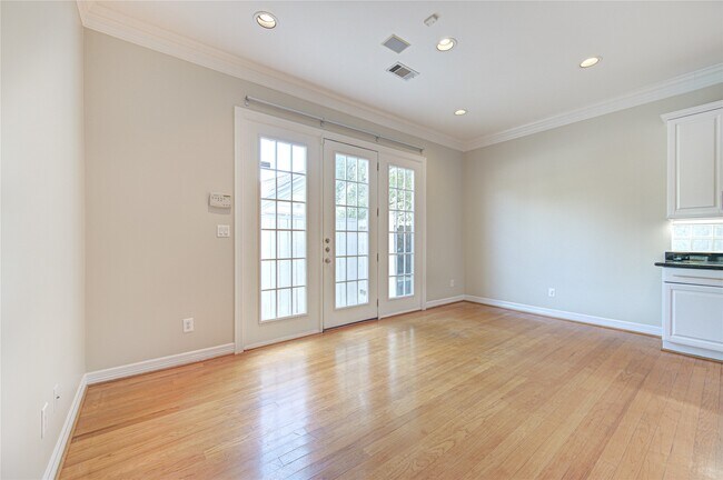 Building Photo - 2124 Nantucket Dr