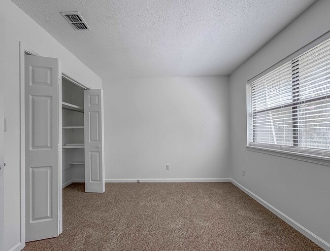 Building Photo - 3735 Donovan Dr