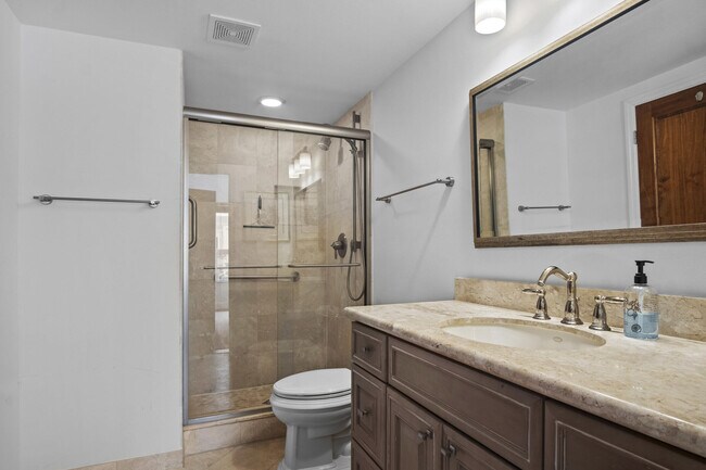 Building Photo - 730 Greensward Ct