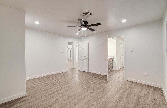 Building Photo - 523 Brandon Rd