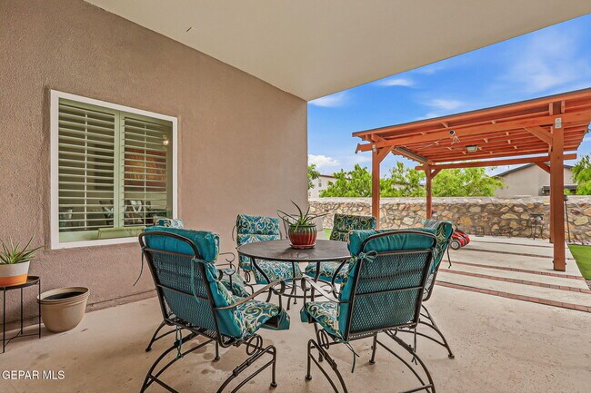 Building Photo - 672 La Entrada Cir