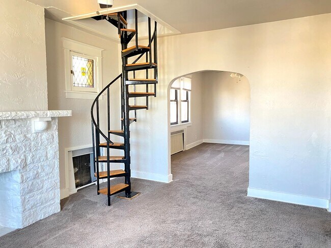 Building Photo - Bailey