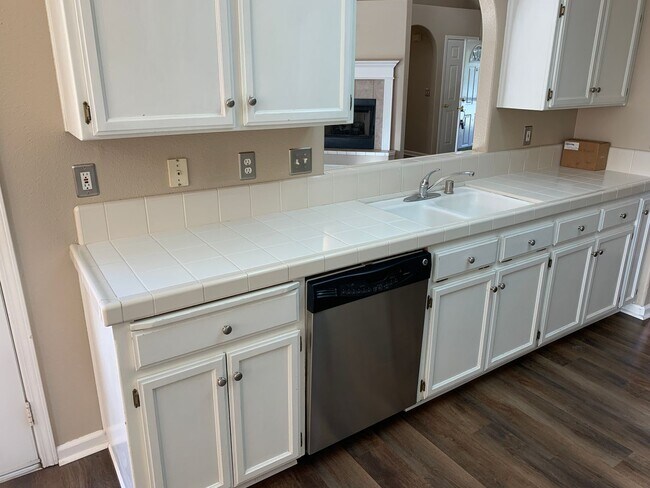 Building Photo - 203 Legacy Ln