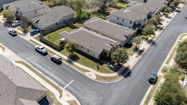 Building Photo - Dripping Springs Charmer