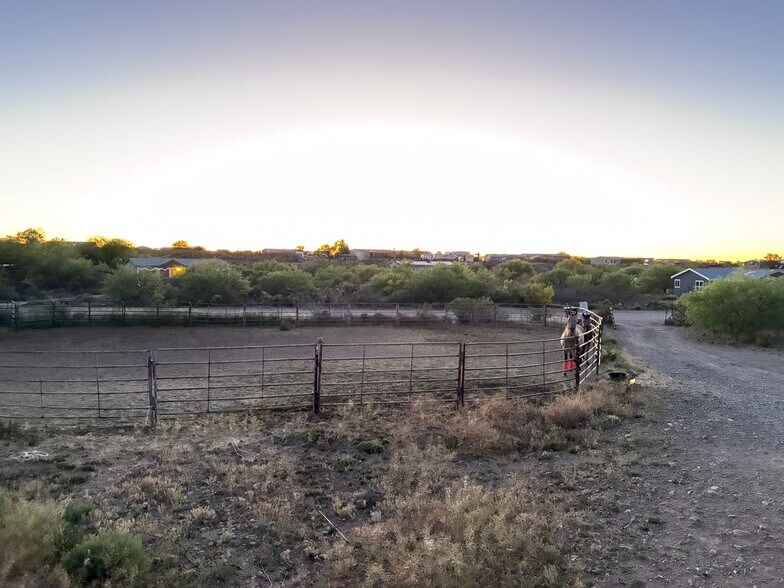 Building Photo - 12725 S Red Horizon Trail