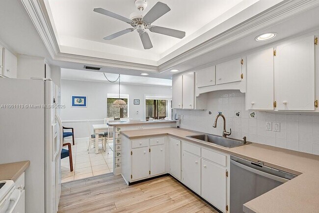 Building Photo - 5151 Jimmy Buffett Mem Hwy