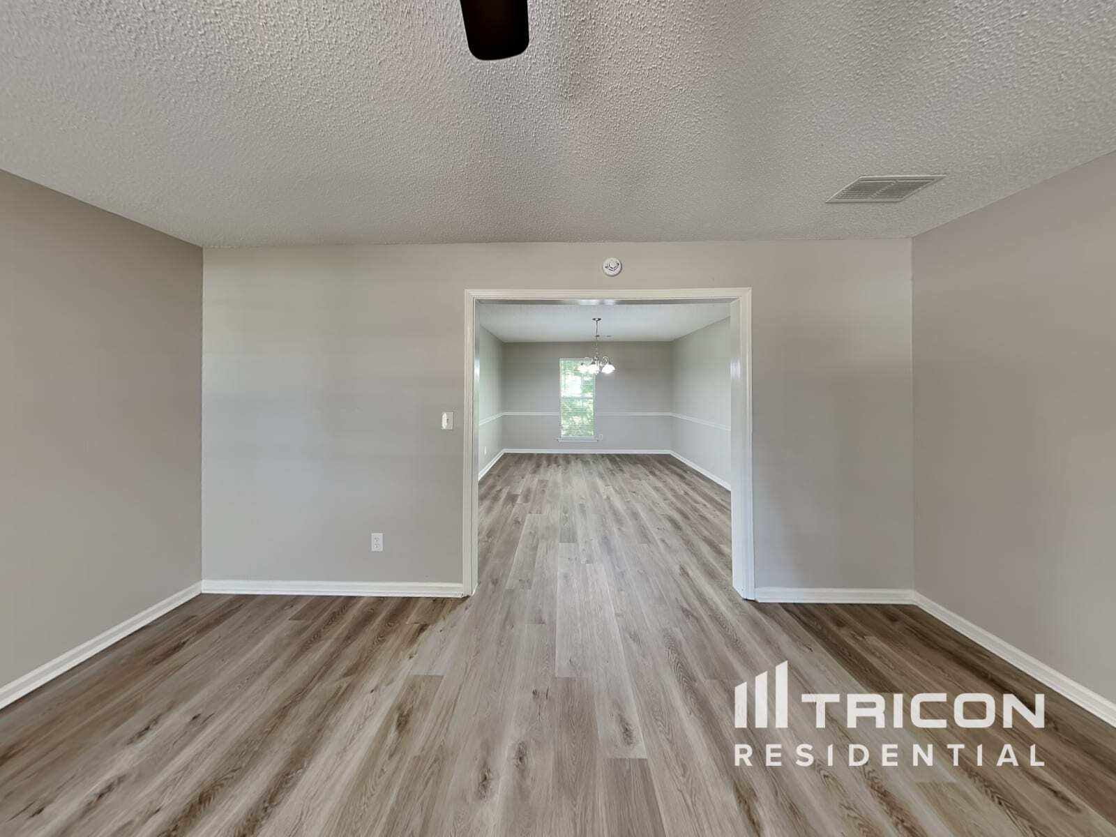 Building Photo - 10587 Village Trail