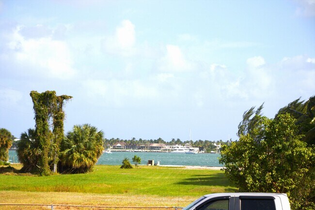 Building Photo - 5701 N Flagler Dr