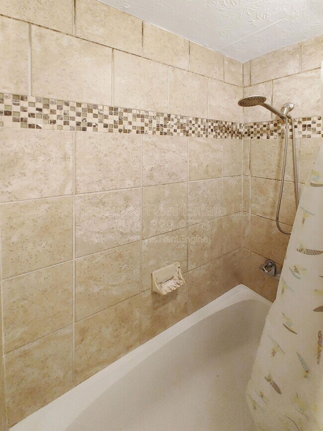 Building Photo - 1305 Augusta Dr