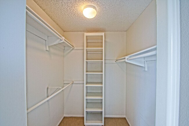 Building Photo - 2BR/2BA Condo with Stunning Ocean Views & ...