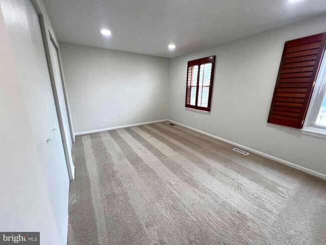 Building Photo - 13314 Hollinger Ave