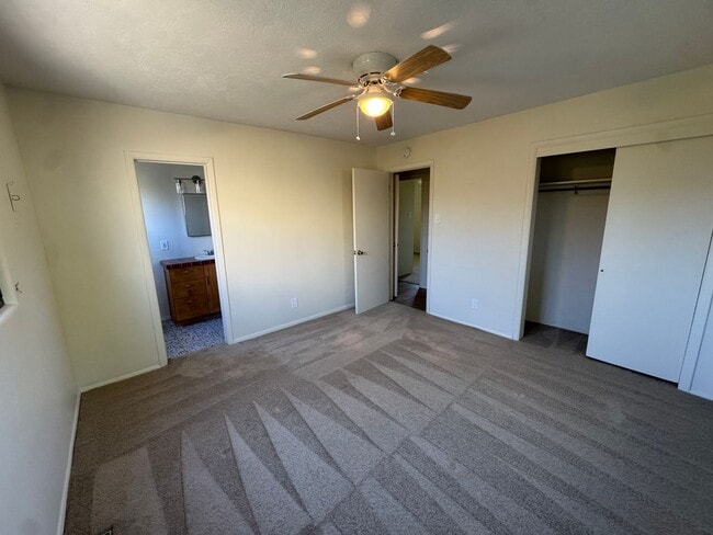 Building Photo - Northwest Living!