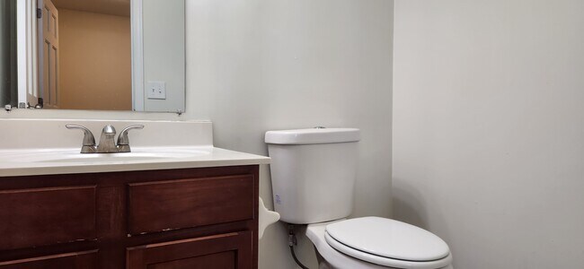 Building Photo - 431 Wheatfield Dr