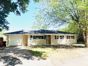 Building Photo - Beautiful 3 bedroom home in Chisolm School District!