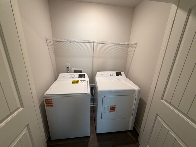 Building Photo - 3 Bedrooms, 2.5 Bathrooms - Townhome in Armuchee!