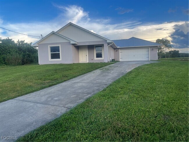 Building Photo - 5010 Dolphin Ct