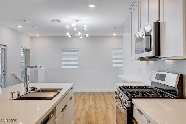 Building Photo - 237 Callen Falls Ave