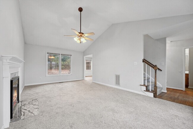 Building Photo - 131 Autumn Ridge Dr