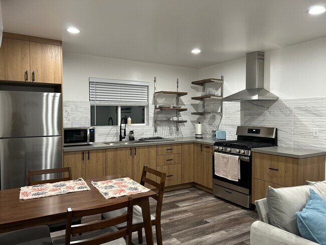 Chicken and living room - 5032 Lincoln Ave
