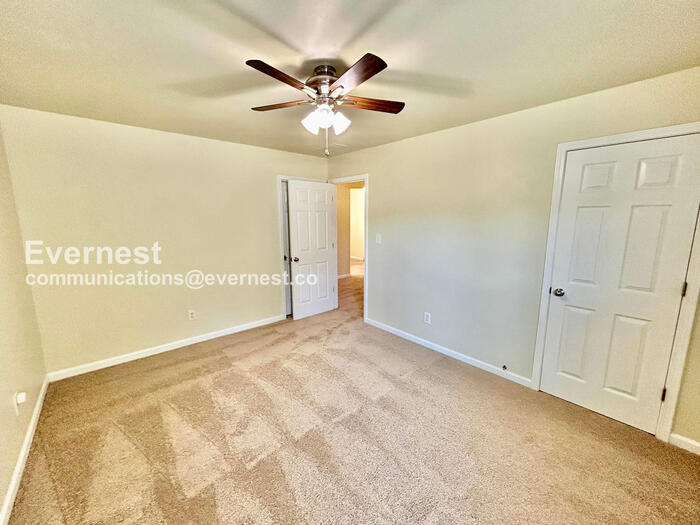 Building Photo - 3550 Red Willow Ct