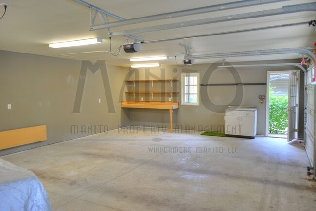 Building Photo - South Hill Swank