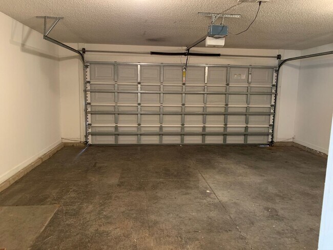 Building Photo - 173 Clusters Cir