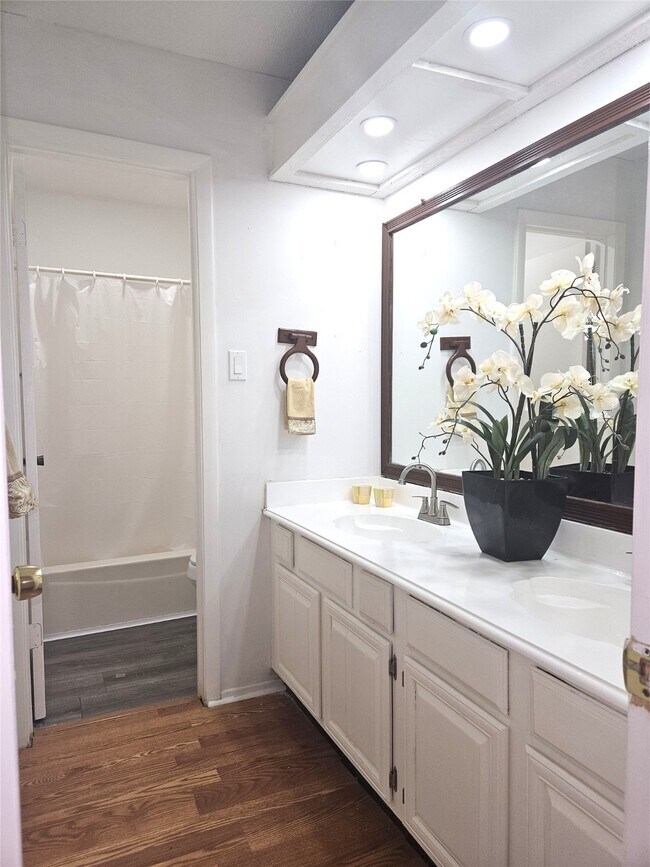 Building Photo - 8622 Quail Burg Ln