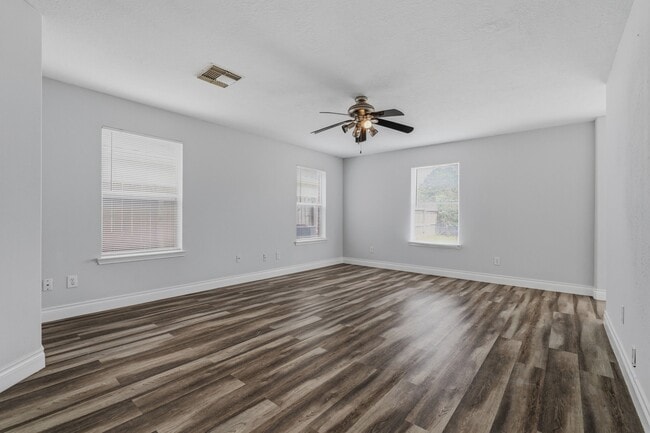 Building Photo - 1427 Hade Falls Ln